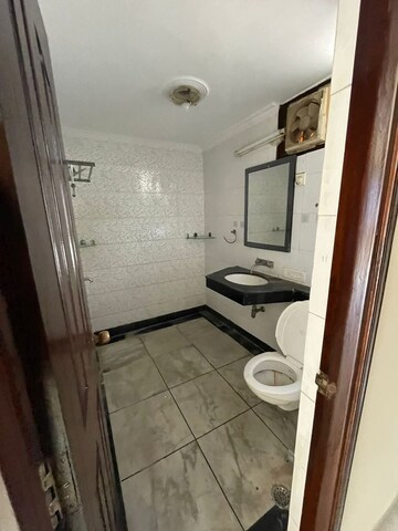 Bathroom in 5 BHK Independent House at Ansal Plaza Sector-23, Sector 23 – for Sale