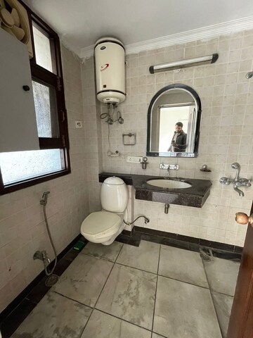 Bathroom in 5 BHK Independent House at Ansal Plaza Sector-23, Sector 23 – for Sale