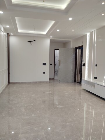Room in 3 BHK Builder Floor at Paschim Vihar – for Rent