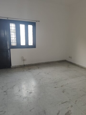 Room in 3 BHK Independent House at RWA Apartments Sector 26, Sector 26 – for Rent