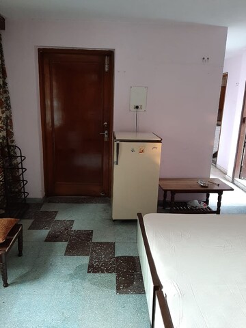 Living Room in 1 BHK Builder Floor at Sector 18 – for Rent