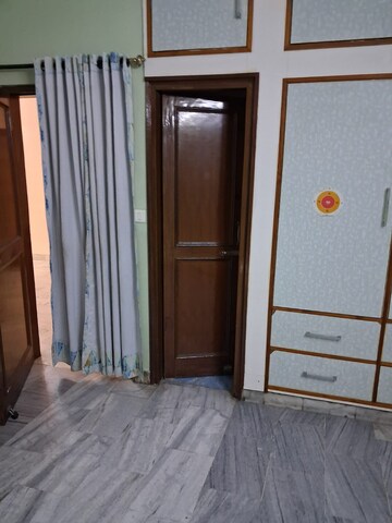 Room in 3 BHK Builder Floor at Sector 48 – for Rent