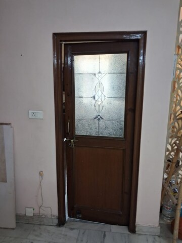 Room in 3 BHK Builder Floor at Sector 48 – for Rent