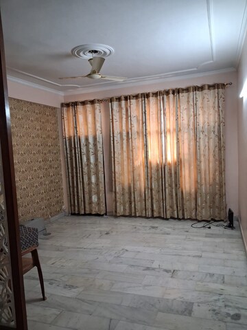 Room in 3 BHK Builder Floor at Sector 48 – for Rent