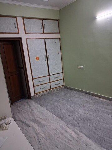 Room in 3 BHK Builder Floor at Sector 48 – for Rent