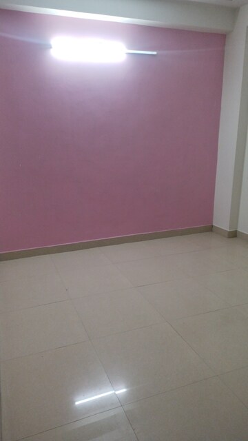 Room in 3 BHK Apartment at Sai Kunj New Palam  vihar, New Palam Vihar Phase 3 – for Rent