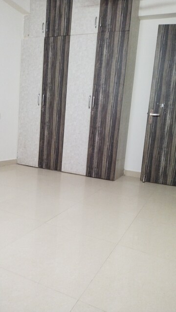Room in 3 BHK Apartment at Sai Kunj New Palam  vihar, New Palam Vihar Phase 3 – for Rent