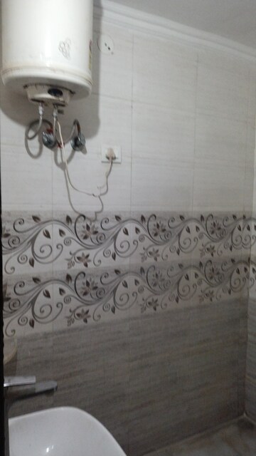 Bathroom in 3 BHK Apartment at Sai Kunj New Palam  vihar, New Palam Vihar Phase 3 – for Rent