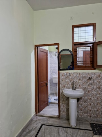 Living Room in 3 BHK Builder Floor at Ansal Palam Triangle, Palam Vihar Extension – for Rent