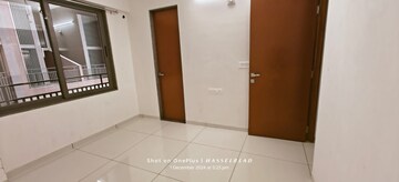 Furnished Amenities in 3 BHK Apartment at Vaishnodevi Circle – for Rent