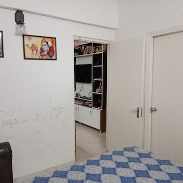 Room in 3 BHK Apartment at Gaurs Siddhartham, Siddharth Vihar – for Rent