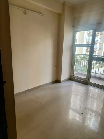 Room in 2 BHK Apartment at Aims Golf City, Sector 75 – for Rent