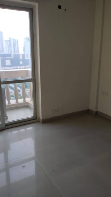Room in 3.5 BHK Apartment at BPTP Park Prime, Sector 66 – for Rent