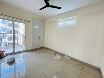 Room in 3 BHK Apartment at Panchsheel Greens II, Sector 16 Greater Noida – for Sale