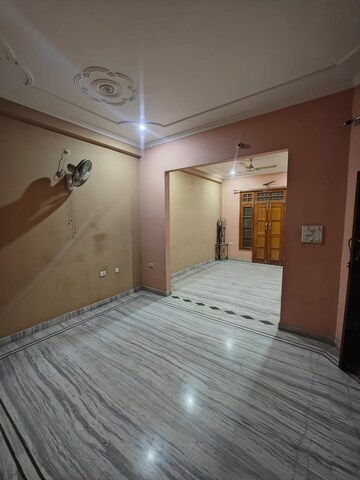 Room in 2 BHK Independent House at Gomti Nagar – for Rent