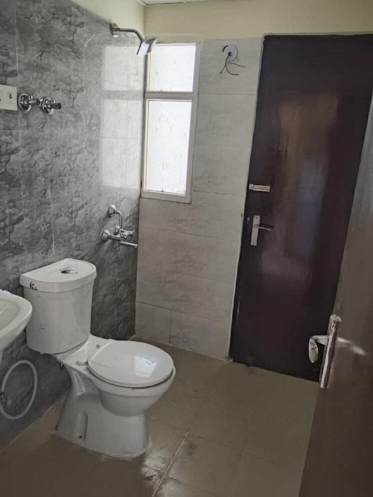Bathroom, amrapali-golf-homes 3 Bedroom 1425 Sq.Ft. Apartment In Sector 4, Greater Noida Greater Noida 7917375