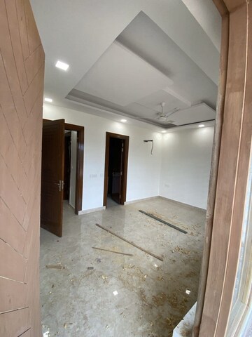 Room in 4 BHK Builder Floor at Sector 75 – for Sale