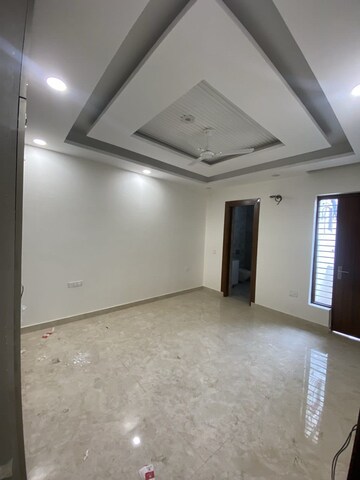 Room in 4 BHK Builder Floor at Sector 75 – for Sale