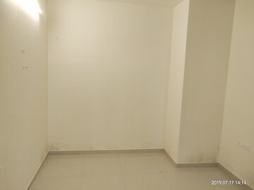 Room in 1.5 BHK Apartment at Dosti Planet North Opal, Shilphata – for Rent