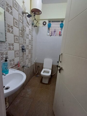 Bathroom in 1 BHK Apartment at Kadubeesanahalli – for Rent