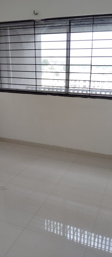 Room in 2 BHK Apartment at Akshar Altorios, Hadapsar – for Rent