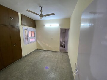 Room in 3 BHK Apartment at Vasant Kunj – for Sale