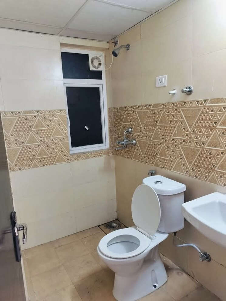 Bathroom, amrapali-riverview 3 Bedroom 1145 Sq.Ft. Apartment In Amrapali Leisure Valley Greater Noida 7917427