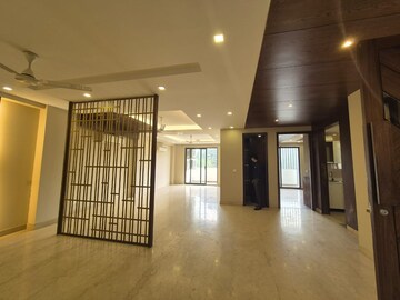 Room in 3 BHK Builder Floor at Defence Colony – for Rent