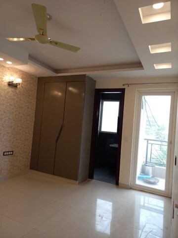 Room in 4 BHK Builder Floor at 4S Aradhya Extension, Sector 67a – for Rent