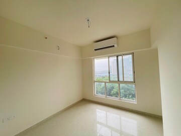 Bedroom in 2 BHK Apartment at Lodha Amara, Kolshet Road – for Rent