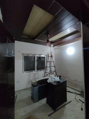 Room in 3 BHK Apartment at East Canal Road – for Rent
