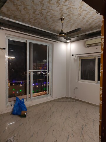 Room in 3 BHK Apartment at East Canal Road – for Rent