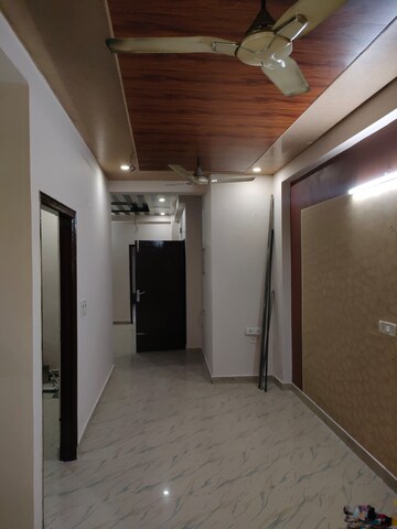 Room in 3 BHK Apartment at East Canal Road – for Rent