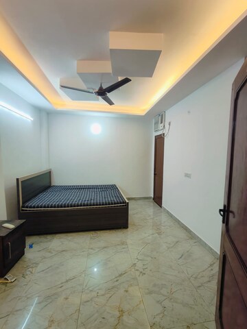 Living Room in 1 BHK Builder Floor at Ansal Sushant Lok I, Sector 43 – for Rent