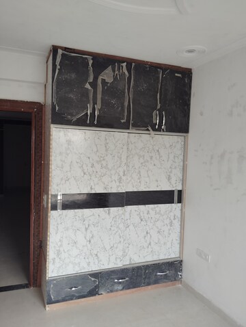 Furnished Amenities in 3 BHK Builder Floor at Sector 7 – for Sale