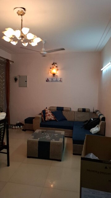 Master Bedroom in 2.5 BHK Apartment at Amrapali Princely Estate, Sector 76 – for Rent