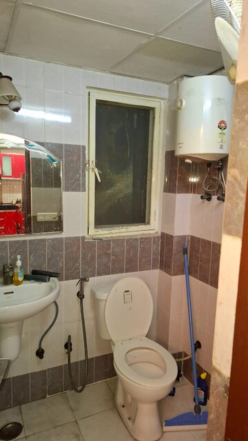 Bathroom in 2.5 BHK Apartment at Amrapali Princely Estate, Sector 76 – for Rent