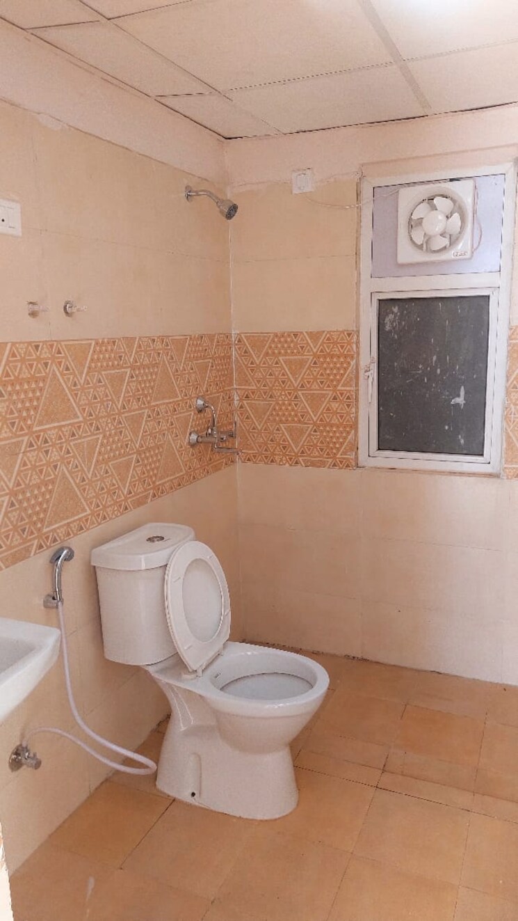 Bathroom, amrapali-golf-homes 3 Bedroom 1115 Sq.Ft. Apartment In Sector 4 Greater Noida Greater Noida 7917521