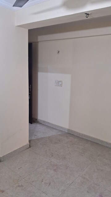 Room in 1.5 BHK Apartment at Deep Homes Sector 73, Sector 73 – for Rent