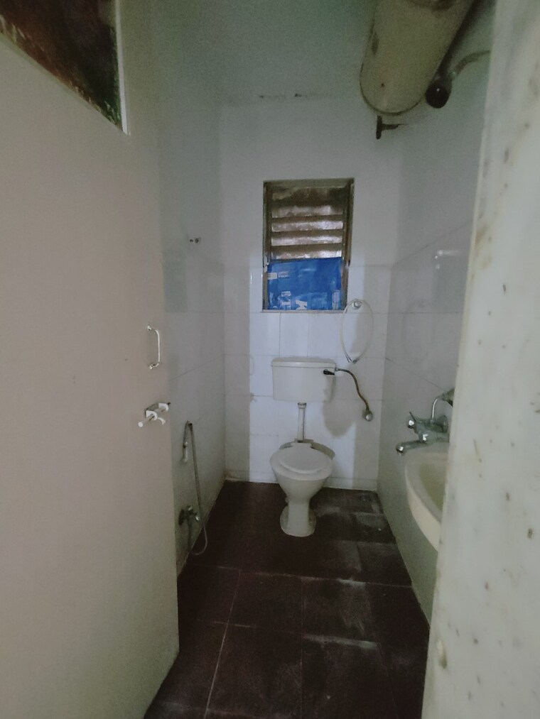 Bathroom, sunshree-society 2 Bedroom 850 Sq.Ft. Apartment In Kondhwa Pune 7917525