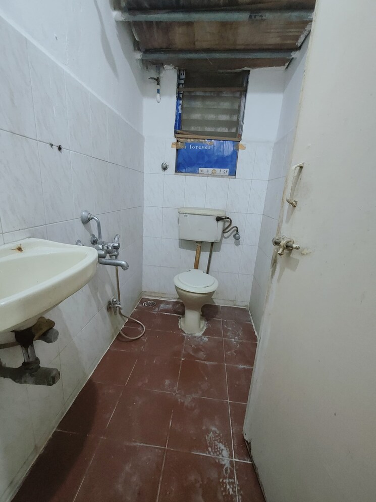 Attached Bathroom, sunshree-society 2 Bedroom 850 Sq.Ft. Apartment In Kondhwa Pune 7917525