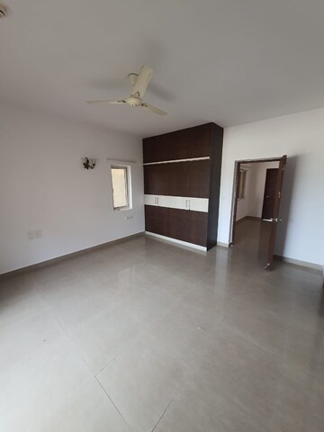 Room in 3 BHK Apartment at Salarpuria Gold Summit, Hennur – for Sale
