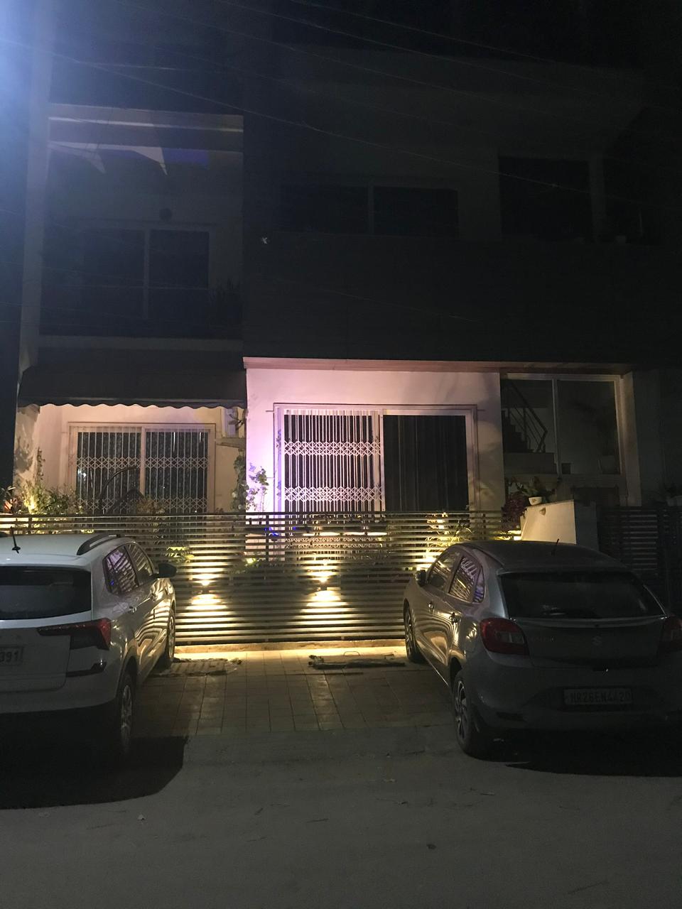 3 BHK + Pooja Room,Servant Room Builder Floor For Sale in Hong Kong Bazaar
