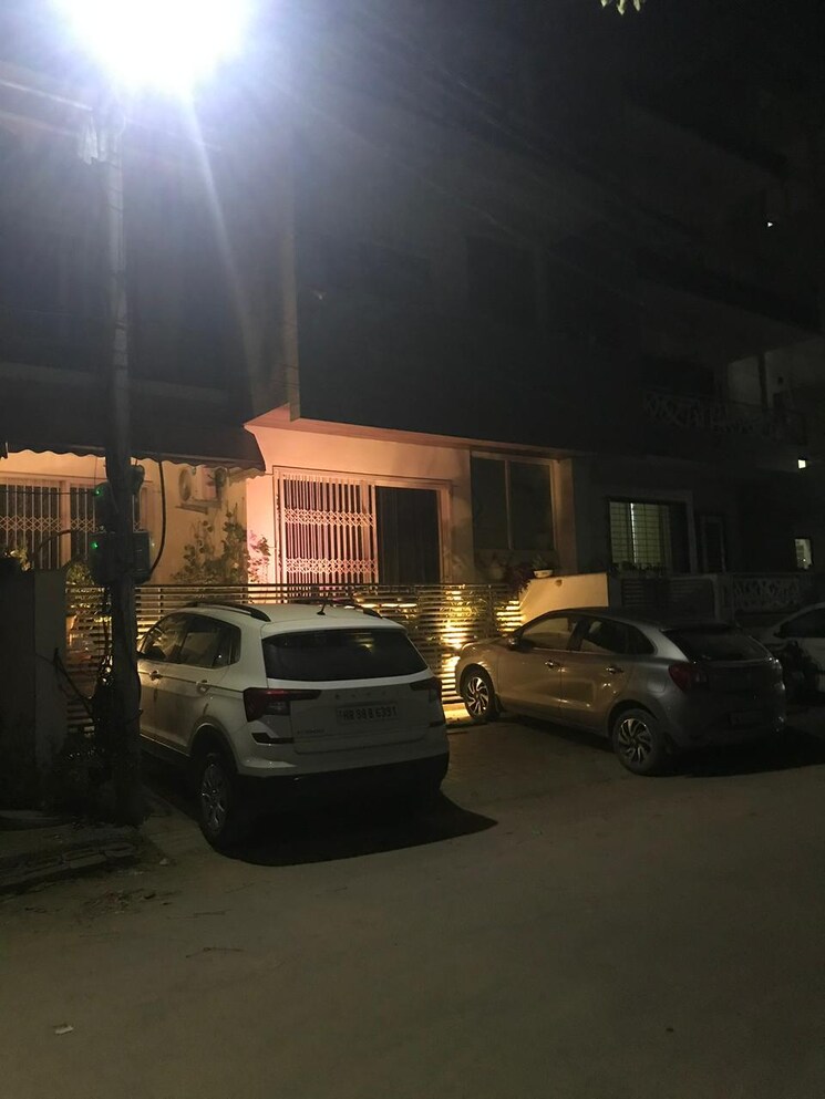  Parking, hong-kong-bazaar 3 Bedroom 204 Sq.Yd. Builder Floor In Sector 57 Gurgaon 7917573