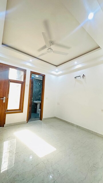Room in 3 BHK Apartment at Freedom Fighters Enclave – for Rent