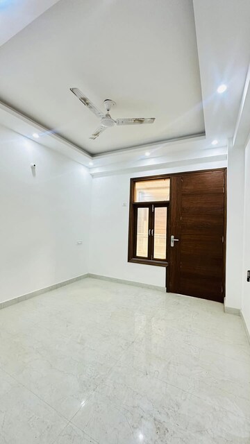 Room in 3 BHK Apartment at Freedom Fighters Enclave – for Rent