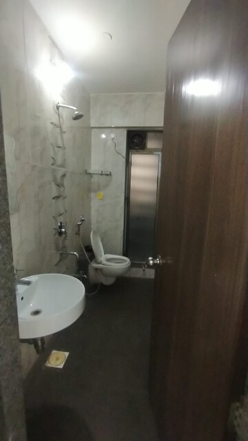 Master Bedroom in 2 BHK Apartment at HDIL Metropolis Residences, Andheri West – for Rent