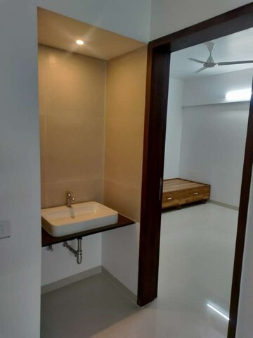 Room in 3 BHK Apartment at Paranjape Schemes Crystal Towers, Pashan – for Rent