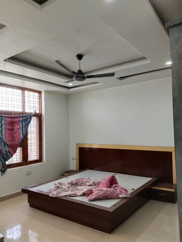 Bedroom in 3 BHK Builder Floor at Ansal Plaza Gurgaon, Palam Vihar – for Rent