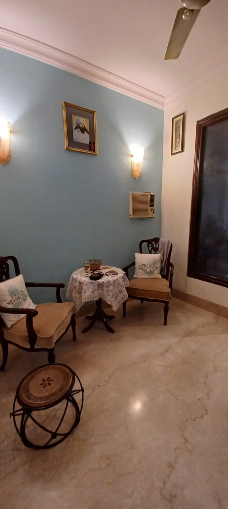 Living Room, defence colony 3 Bedroom 2000 Sq.Ft. Builder Floor In Defence Colony Delhi 7917689